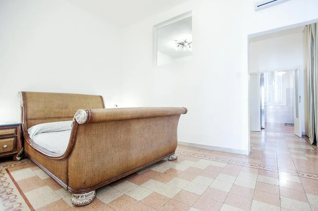 Campo De' Fiori Apartment Rome
