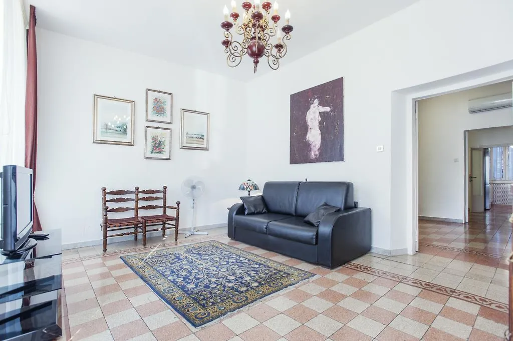 Campo De' Fiori Apartment Rome